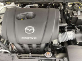 「SKYACTIV-G(ガソリン)」は、規格外の高圧縮を実現し、世界のエンジン技術者に驚きを与えました。さらに、それを維持したままノッキングの発生を抑え、熱効率を向上、走りにも寄与したエンジンです。