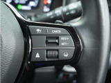 ◆アダプティブクルーズコントロール◆予め設定した車速内でクルマが自動的に加減速。前走車との適切な車間距離を維持しながら追従走行します。【LKAS】車線維持支援システムでステアリング操作を支援。