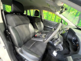 運転席シート廻りは使用感も少なく、良好な状態となっています。前オーナー様が丁寧に使っていたことがよくわかりますね。