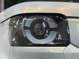 LEDヘッドライトは、点灯の瞬間から最大光量を発揮し、突然暗くなるトンネルなどでの安定感を高めます。