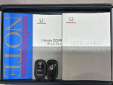 スマートキーは鍵をバッグに入れたままでもドアロックの開閉やエンジンのON・OFFができます。夜間や雨の日も鍵を探さなくて良いので便利です。