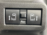 【両側パワースライドドア】スマートキーや運転席のスイッチで後席両側スライドドアの開閉が可能♪電動だから力を入れてドアを開ける必要が無く、小さなお子様でも簡単に開け閉めでき快適です♪