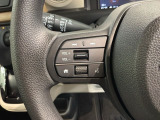 ステアリングにオーディオ操作スイッチが付いています。オーディオ画面に直接タッチしなくても操作が出来ますので、運転に集中できます。