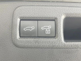 【パワーバックドア】スマートキーや運転席のボタンを押すだけでリアゲートが自動で開閉します!荷物を持っている時や、高い位置にあるバックドアを閉める際に便利な機能です♪