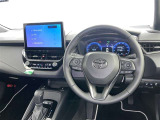 運転席まわりです。 各操作スイッチは使いやすい位置に配置されてます。