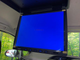 【フリップダウンモニター】大画面モニターで後席でもエンタメをお楽しみいただけます。小さなお子様にも大人気の装備です♪