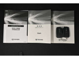 保証書・記録簿・取扱説明書と揃っております。キーの電池は新品にお取替えしてから納車させていただきますので安心してお乗りください。