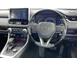 運転席まわりです。 各操作スイッチは使いやすい位置に配置されてます。