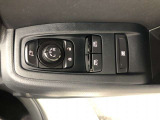 パワーウィンドは今や当たり前の機能ですが、無いと困る機能です。運転席からの操作で、全席の窓を振るオープンにしたり、フルクローズが可能です。