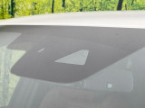 【i-ACTIVESENSE】走行中に前方の車両等を認識し、衝突しそうな時は警報とブレーキで衝突回避と被害軽減をアシスト。より安全にドライブをお楽しみいただけます。
