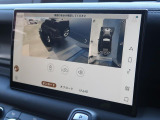 3Dサラウンドカメラを搭載。車両周囲を俯瞰映像で確認できるため、駐車時や狭い道での取り回しをしっかりサポートします。