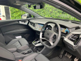 Audiのインテリアはエクステリア同様、優れたデザイン性とクオリティ、そして機能性を兼ね備えております。