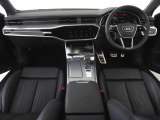 Audiのインテリアはエクステリア同様、優れたデザイン性とクオリティ、そして機能性を兼ね備えております。
