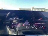 低走行車両入庫!レイアウトはステアリングスイッチで切り替えでき運転に集中しながら必要な情報を瞬時に得ることが可能です。