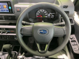 インテリアに合わせたデザインのステアリングは、運転される方のことも考え、運転しやすい形状、大きさです。是非一度、実際に触ってお確かめください。