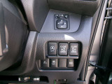 両側パワースライドドアスイッチです。運転席からも操作出来ます。