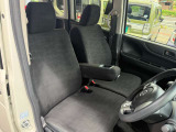 運転席側もご覧の状態です!!足元の空間も十分にあります。