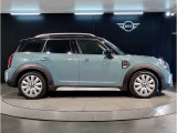 ☆MINIの車の始まりは大人四人がギリギリ乗れるコンパクトな車です!!今となっては3ナンバーですが、もともとは5ナンバーの車でした!!