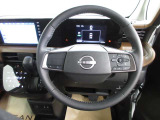 運転が楽しくなる明るく開放的な運転席まわりです。