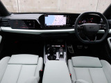 Audi A5のコックピットは、ドライバー、パッセンジャーのそれぞれが心地よく過ごせるヒューマンセントリックデザイン(人間中心のデザイン)を採用。