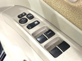 【電動格納ミラー】サイドミラーは電動格納式となっており、狭い駐車場でもキズがつくリスクを抑えられます。