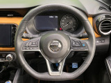 【純正革巻きステアリング】上質な革を使用することで、手にしっかり馴染みとても運転しやすいハンドルです♪