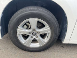 【純正ホイール】純正設計ならではの美しいデザインと精密な仕上げで、車両全体のスタイリングを引き立てます。