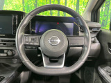 インテリアに合わせたデザインのステアリングは、運転される方のことも考え、運転しやすい形状、大きさです。是非一度、実際に触ってお確かめください。