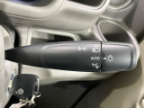 【オートライト】周りの明るさに応じて自動でヘッドライトの点灯・消灯ができる機能です!ライトの付け忘れ・消し忘れなどが無くなり、雨の日や夕方の走行も安心!トンネル通過時も便利ですね♪