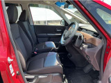 すわり心地の良い運転席・助手席です。長時間のドライブの疲れ軽減に貢献します。どうぞ快適なドライブを♪