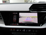 バックカメラ駐車時、後退時に後方を確認する事ができる安全快適装備になります映像だけでなくセンサーにより障害物の距離もドライバーに直感的に伝えてくれる機能になります。