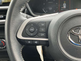 ステアリングスイッチ付きで運転中、前方から目線をそらすことなく、オーディオ等の操作が可能です!