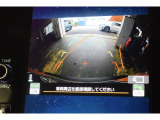 バックギヤに入れるとバックカメラの映像がナビに映ります。ハンドルと連動してガイドラインも曲がってくれるのでバックがしやすいです。