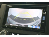 バックカメラが装備されており、後方の安全確認はもちろんのこと狭い場所での駐車や雨の日・夜間など視界の悪いコンディションでのストレスの軽減にもなります!