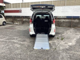 自社整備工場で点検整備をおこなってからお渡ししています。車検が残っている場合は『12ヶ月点検整備』を、車検整備付きの場合は『車検整備』をおこないます。整備費用は車両本体価格に含まれています。