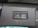 パワートランクリッド機能付きなので力が要らず簡単に開閉可能