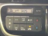 【オートエアコン】一度お好みの温度に設定すれば、車内の温度を検知し風量や温度を自動で調整。暑い&hellip;寒い&hellip;と何度もスイッチ操作をする必要はありません。快適な車内空間には必須の機能ですね♪