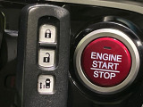 【キーレス】少し離れた場所からでもボタン一つでドアの開錠・施錠ができるのでとっても便利!ドアの鍵穴周りに傷をつけることもありません♪