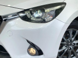 【LEDヘッドライト】悪天候や夜間走行時も良好な視界を確保し安心して運転できる高輝度LEDヘッドライトを装備!点灯速度が早く、消費電力も抑えられています。