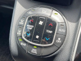 【左右独立型フルオートエアコン】運転席と助手席でそれぞれお好みの温度に設定可能。同乗者にも配慮した、快適な空調をお届け致します。