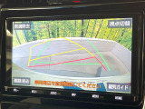 【バックカメラ】駐車時に後方がリアルタイム映像で確認できます。大型商業施設や立体駐車場での駐車時や、夜間のバック時に大活躍!運転スキルに関わらず、今や必須となった装備のひとつです!