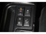 3つの走行モードがあります。『EVモード』はモーターのみで走行しガソリンを消費しないハイブリッド車ならではの環境にも優しい走行です。