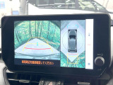 【パノラミックビューモニター】専用のカメラにより、上から見下ろしたような視点で360度クルマの周囲を確認することができます☆死角部分も確認しやすく、狭い場所での切り返しや駐車もスムーズに行えます。
