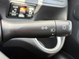 【オートライト(AUTO)】外の明るさをシステムが感知して、自動でヘッドライトが点灯します。ヘッドライトをつけ忘れを防ぐ便利機能です。
