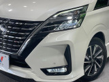 【LEDヘッドライト】悪天候や夜間走行時も良好な視界を確保し安心して運転できる高輝度LEDヘッドライトを装備!点灯速度が早く、消費電力も抑えられています。