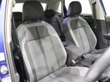 グレー基調のの専用ファブリックシートを採用。落着きのある室内です。ホールド性のあるシートで長時間のドライブでも快適な座り心地を提供します。