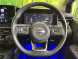 インテリアに合わせたデザインのステアリングは、運転される方のことも考え、運転しやすい形状、大きさです。是非一度、実際に触ってお確かめください。