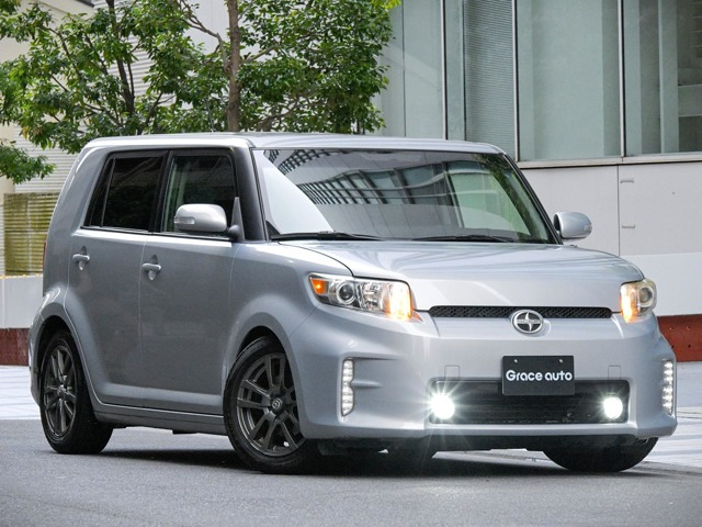 xB  10 Series/新車並行/専用プレミアム色(Silver lgniti