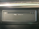 【CD/DVDデッキ】オプションのCD/DVDデッキを搭載。ディスプレイオーディオでエンタメをお楽しみいただけます。