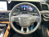 【純正革巻きステアリング】上質な革を使用することで、手にしっかり馴染みとても運転しやすいハンドルです♪